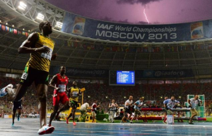 dope-pic-lightening-strikes-as-usain-bolt-wins-100-meters-at-world-championships